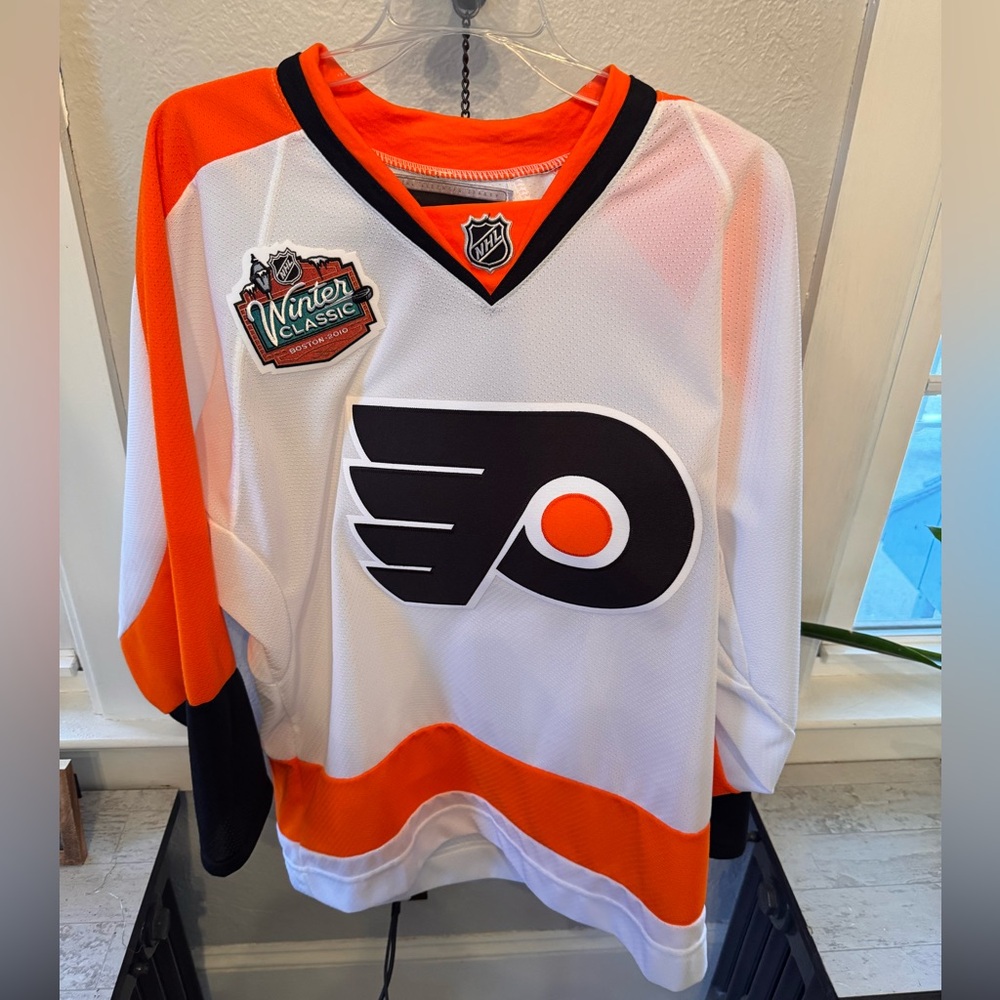 Men’s Size Medium Reebok Philadelphia Flyers Winter Classic Jersey